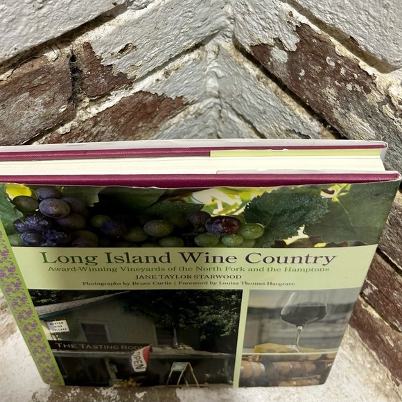 Long Island Wine Country Award Winning Vinyards of the North Fork and Hamptons - Picture 3 of 10